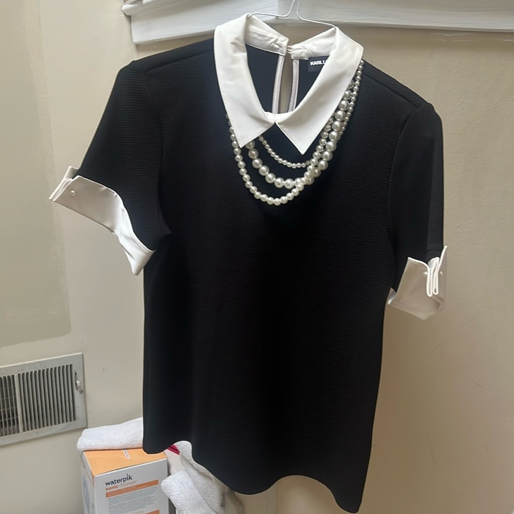 Women’s medium blouse worth pearl necklace stitched in